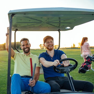 Golfer in Goldcart